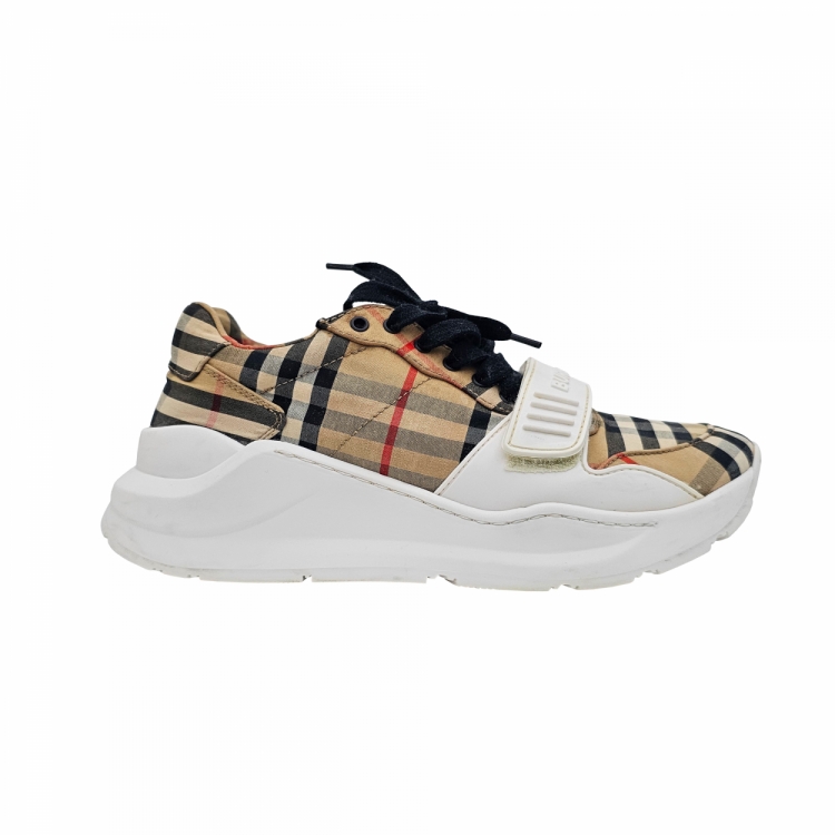 tenisburberry-01sat.jpg